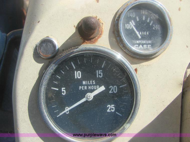 image for item 6932 Case 930 Comfort King tractor