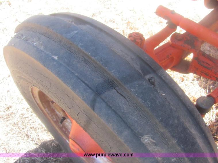 image for item 6932 Case 930 Comfort King tractor