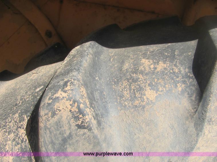 image for item 6932 Case 930 Comfort King tractor