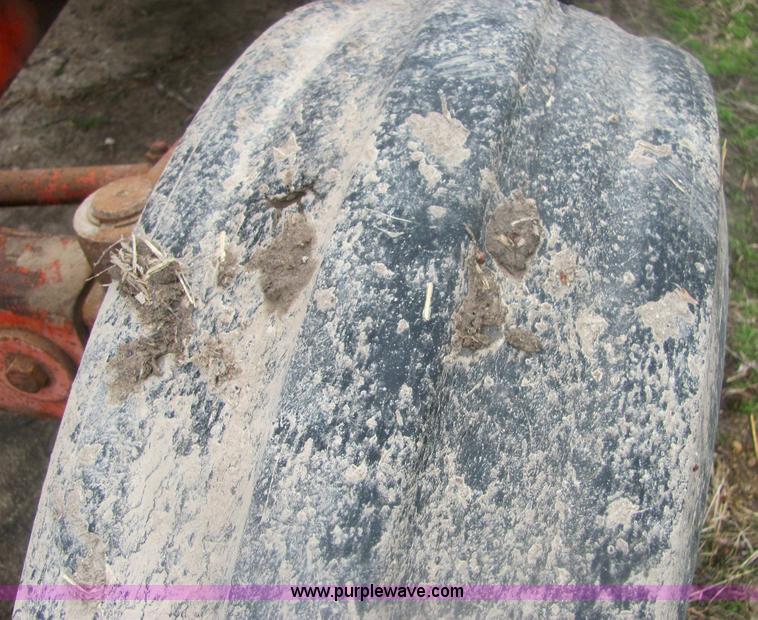 image for item 6956 Allis Chalmers 220 tractor