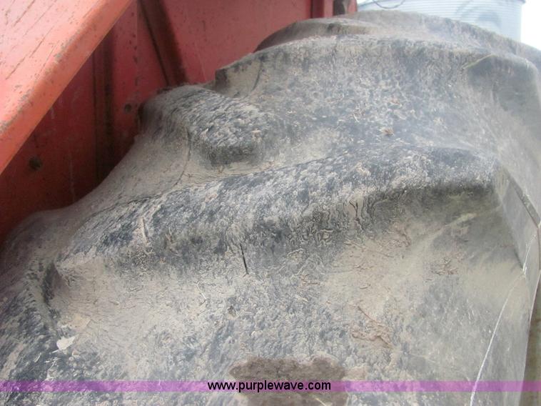 image for item 6956 Allis Chalmers 220 tractor