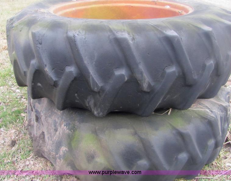 image for item 6956 Allis Chalmers 220 tractor