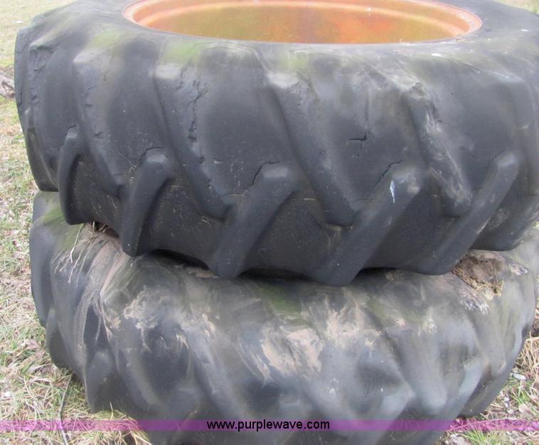 image for item 6956 Allis Chalmers 220 tractor