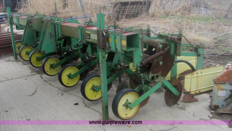 image for item 6958 John Deere 885 six row no-till cultivator