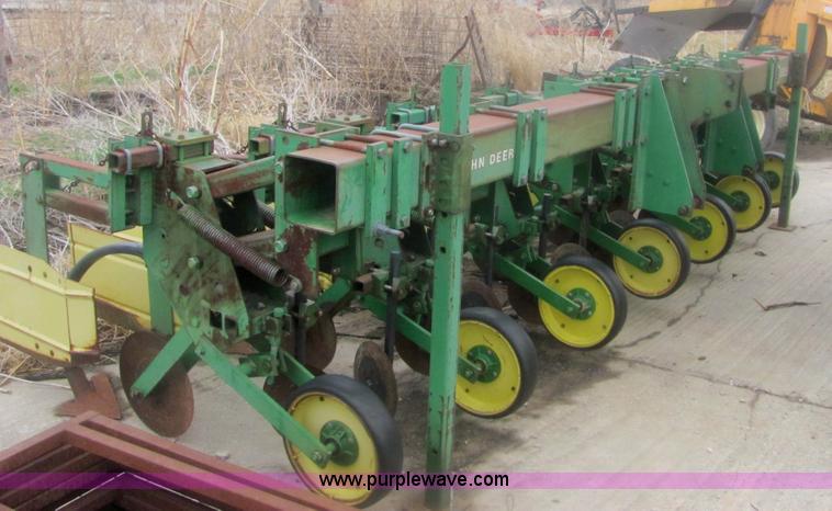 image for item 6958 John Deere 885 six row no-till cultivator