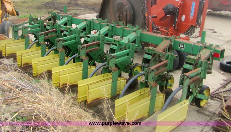 image for item 6958 John Deere 885 six row no-till cultivator