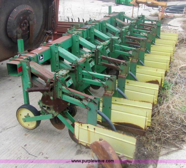 image for item 6958 John Deere 885 six row no-till cultivator
