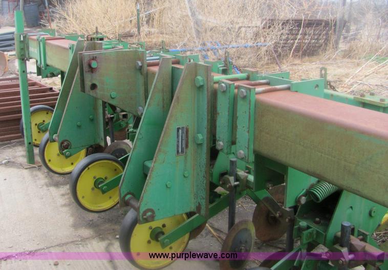 image for item 6958 John Deere 885 six row no-till cultivator