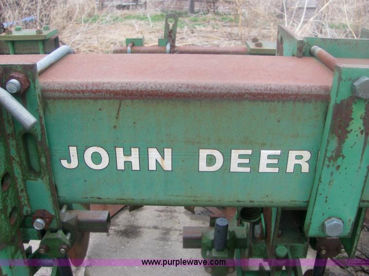 image for item 6958 John Deere 885 six row no-till cultivator
