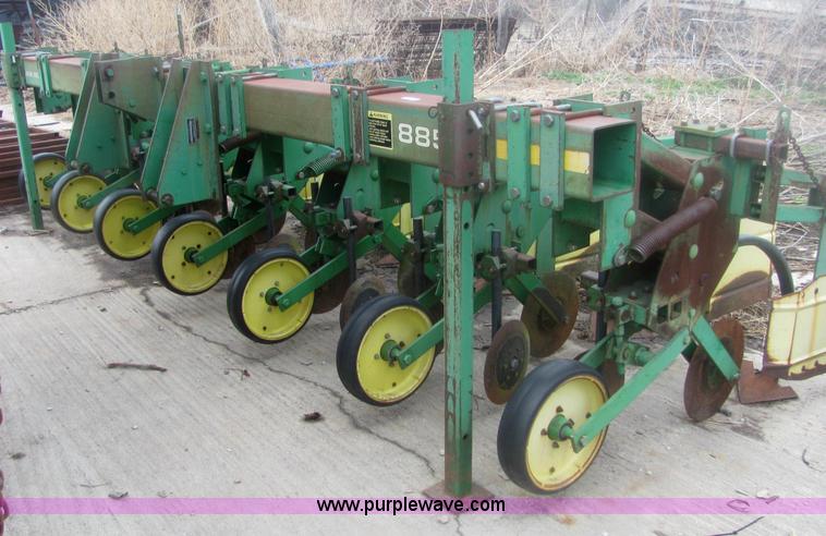 image for item 6958 John Deere 885 six row no-till cultivator