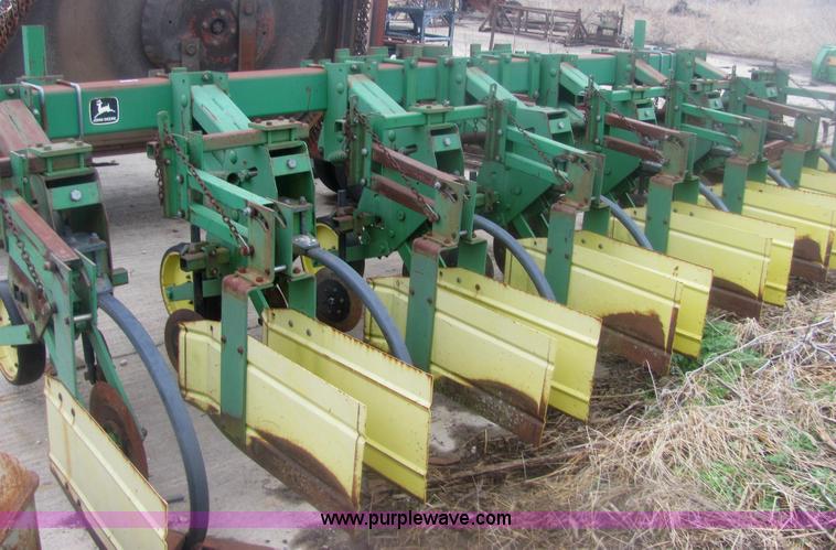 image for item 6958 John Deere 885 six row no-till cultivator