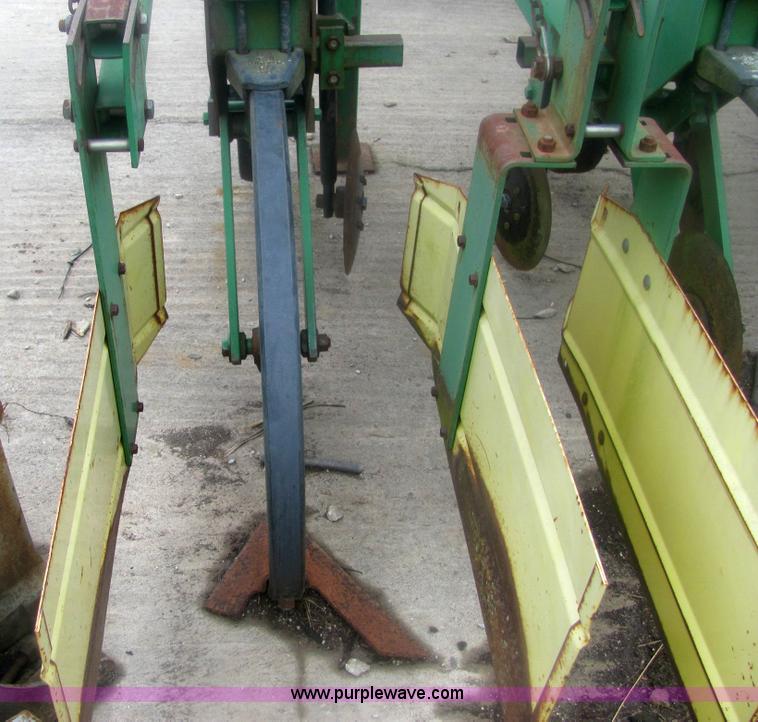 image for item 6958 John Deere 885 six row no-till cultivator