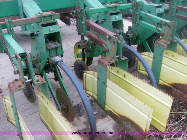 image for item 6958 John Deere 885 six row no-till cultivator