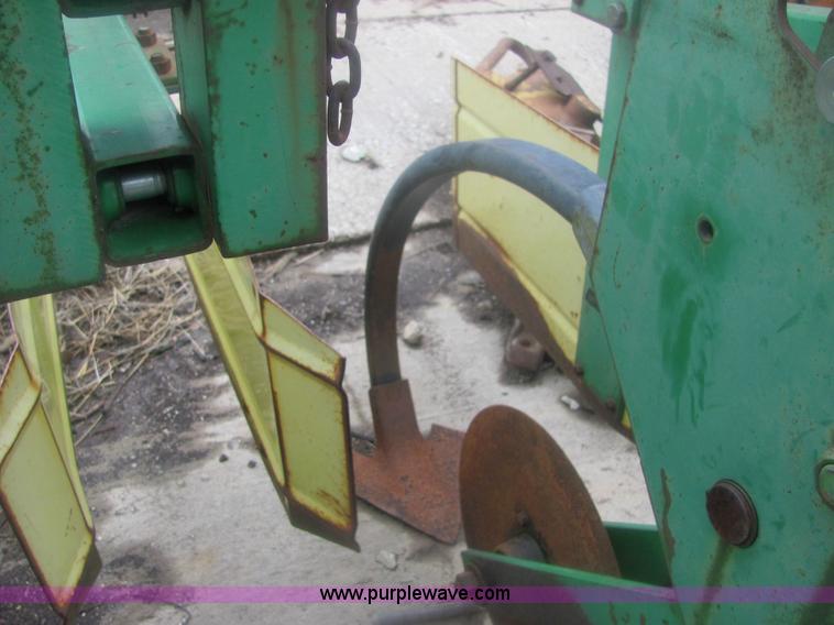 image for item 6958 John Deere 885 six row no-till cultivator