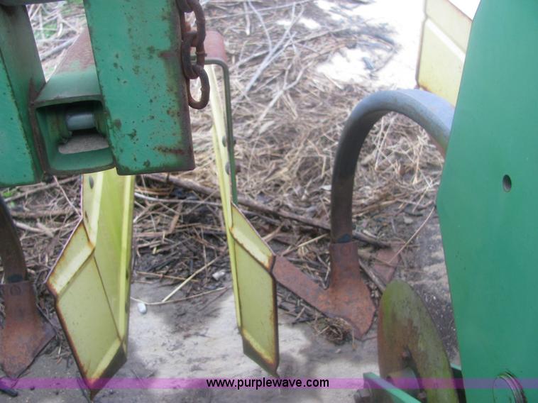 image for item 6958 John Deere 885 six row no-till cultivator