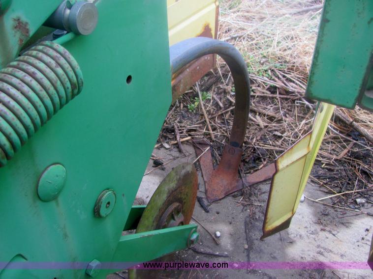 image for item 6958 John Deere 885 six row no-till cultivator