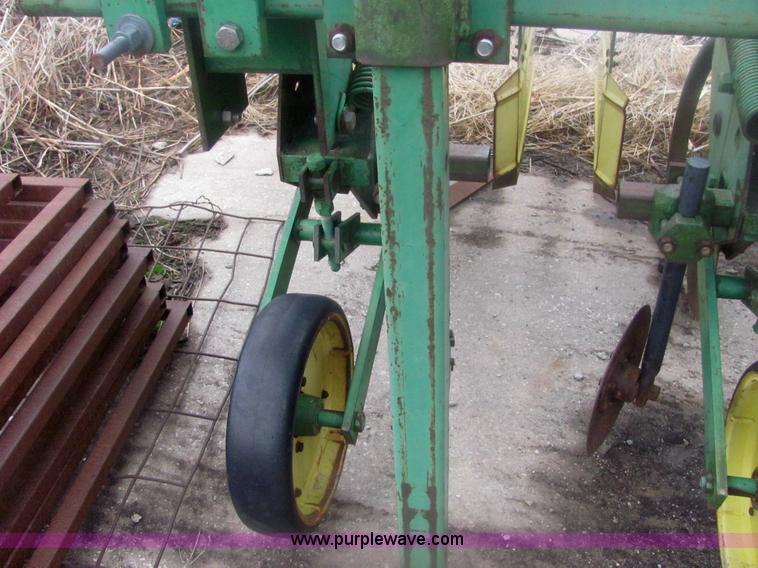 image for item 6958 John Deere 885 six row no-till cultivator
