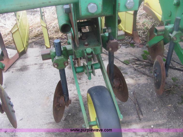 image for item 6958 John Deere 885 six row no-till cultivator