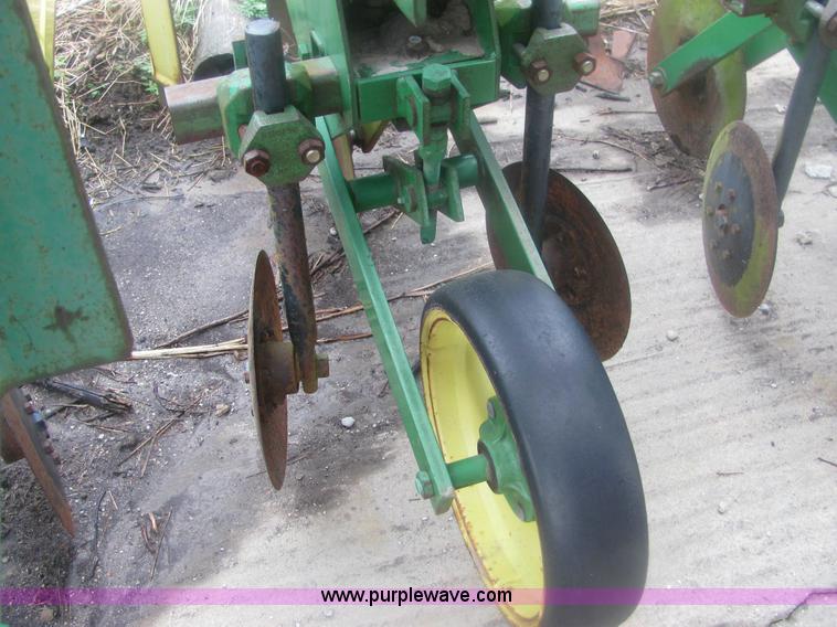 image for item 6958 John Deere 885 six row no-till cultivator
