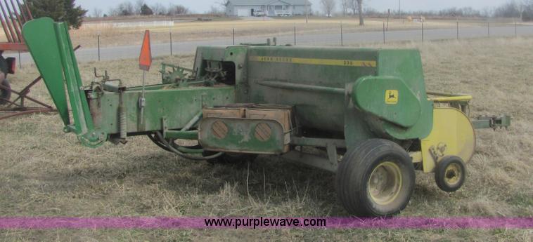 image for item 6981 John Deere 336 small square baler