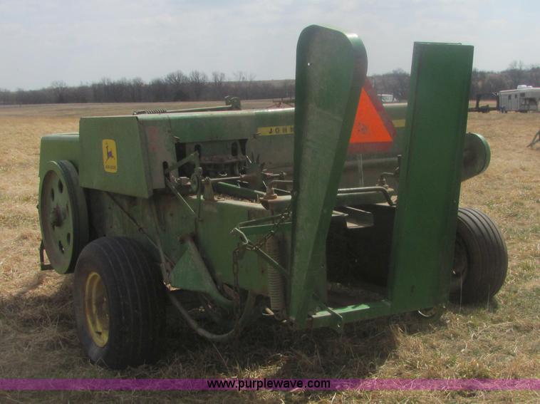 image for item 6981 John Deere 336 small square baler
