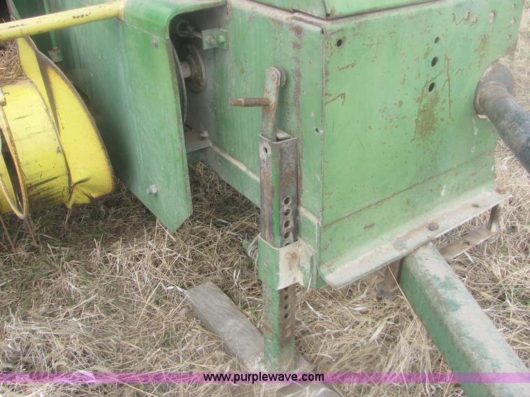 image for item 6981 John Deere 336 small square baler