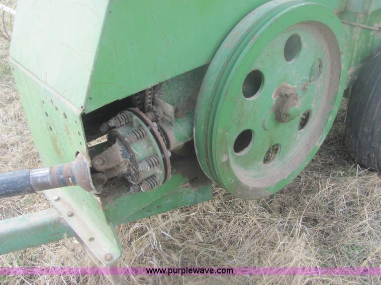 image for item 6981 John Deere 336 small square baler