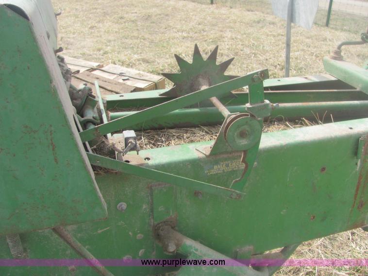image for item 6981 John Deere 336 small square baler
