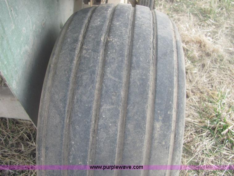 image for item 6981 John Deere 336 small square baler