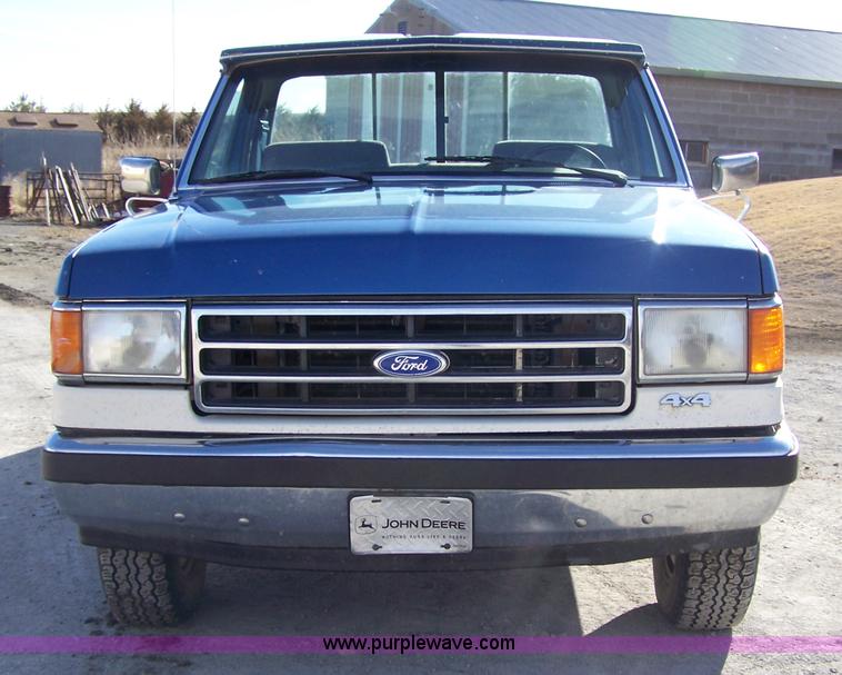 image for item 7316 1990 Ford F150 XLT Lariat pickup truck