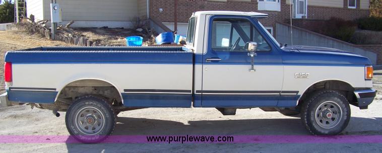 image for item 7316 1990 Ford F150 XLT Lariat pickup truck