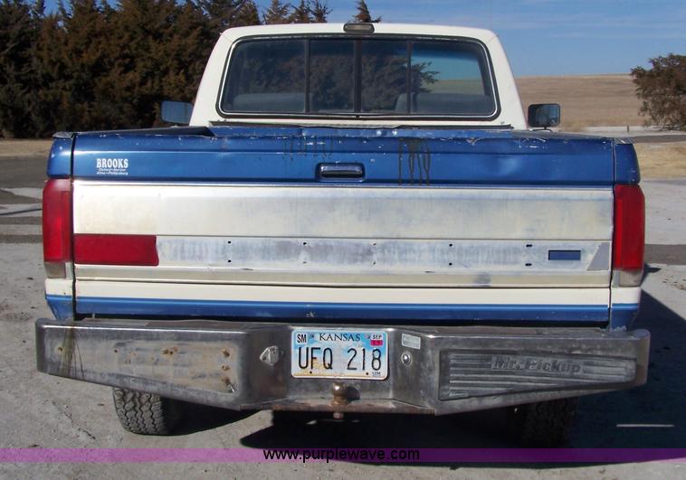image for item 7316 1990 Ford F150 XLT Lariat pickup truck