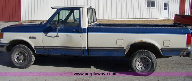 image for item 7316 1990 Ford F150 XLT Lariat pickup truck