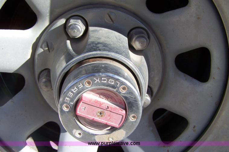 image for item 7316 1990 Ford F150 XLT Lariat pickup truck