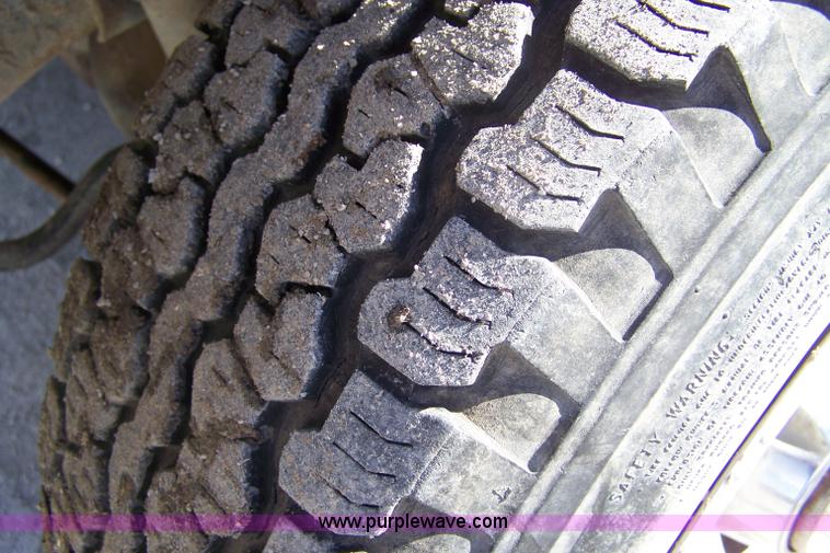 image for item 7316 1990 Ford F150 XLT Lariat pickup truck