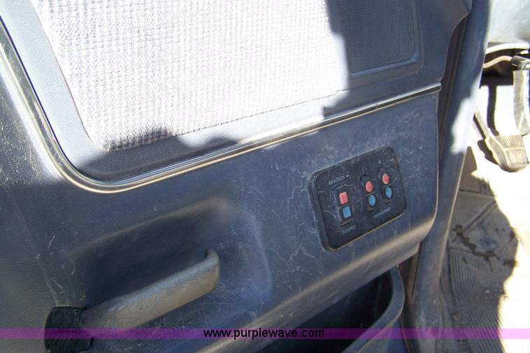 image for item 7316 1990 Ford F150 XLT Lariat pickup truck