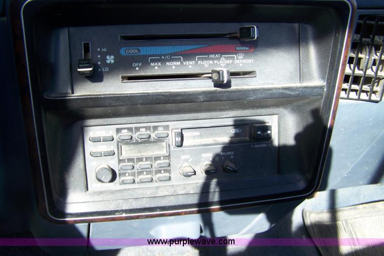 image for item 7316 1990 Ford F150 XLT Lariat pickup truck