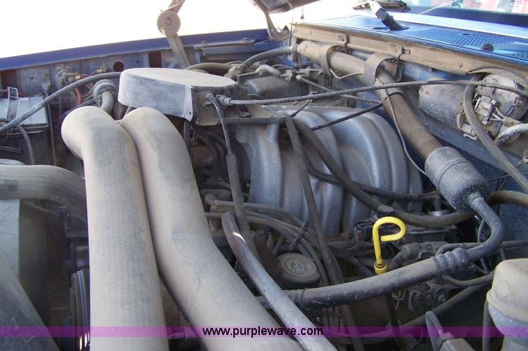 image for item 7316 1990 Ford F150 XLT Lariat pickup truck