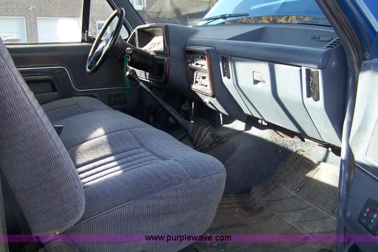 image for item 7316 1990 Ford F150 XLT Lariat pickup truck