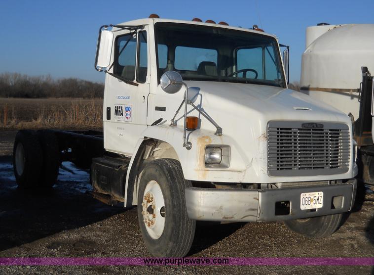 image for item 7815 1996 Freightliner FL70 semi truck