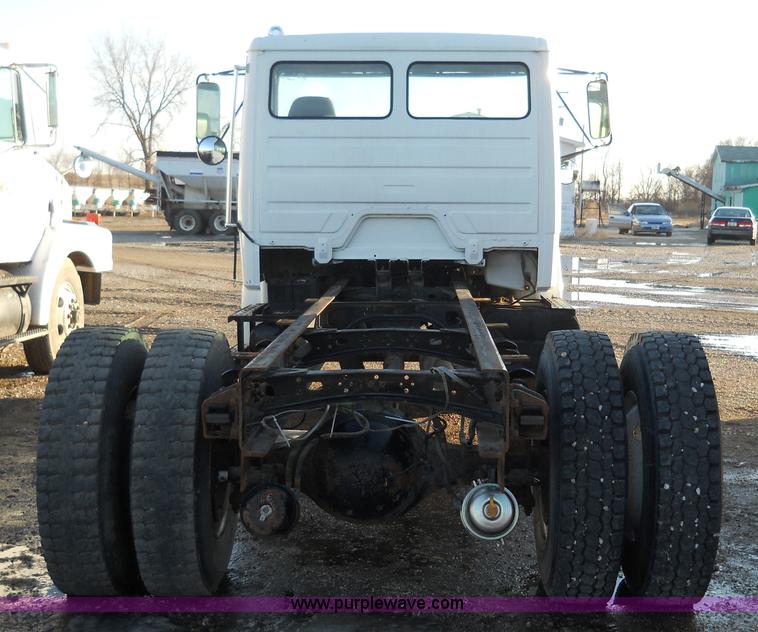 image for item 7815 1996 Freightliner FL70 semi truck