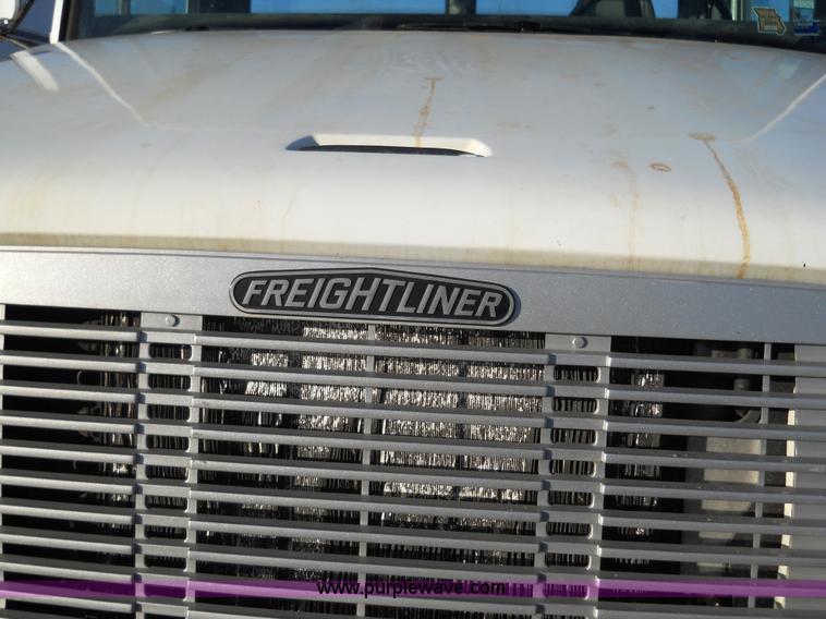 image for item 7815 1996 Freightliner FL70 semi truck