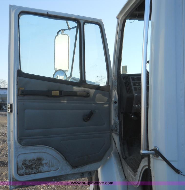 image for item 7815 1996 Freightliner FL70 semi truck