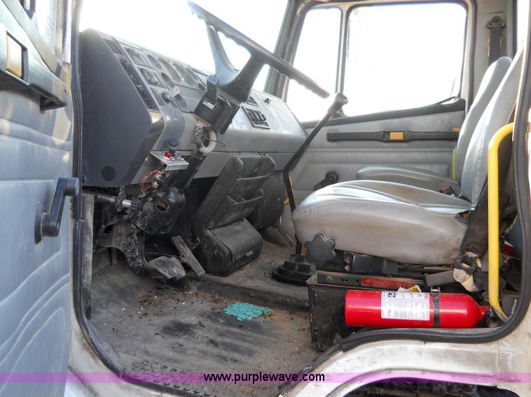 image for item 7815 1996 Freightliner FL70 semi truck