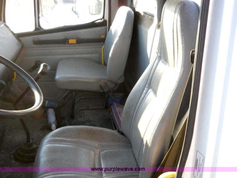 image for item 7815 1996 Freightliner FL70 semi truck