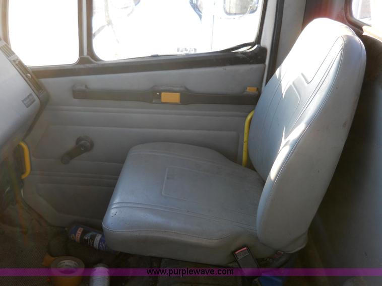 image for item 7815 1996 Freightliner FL70 semi truck