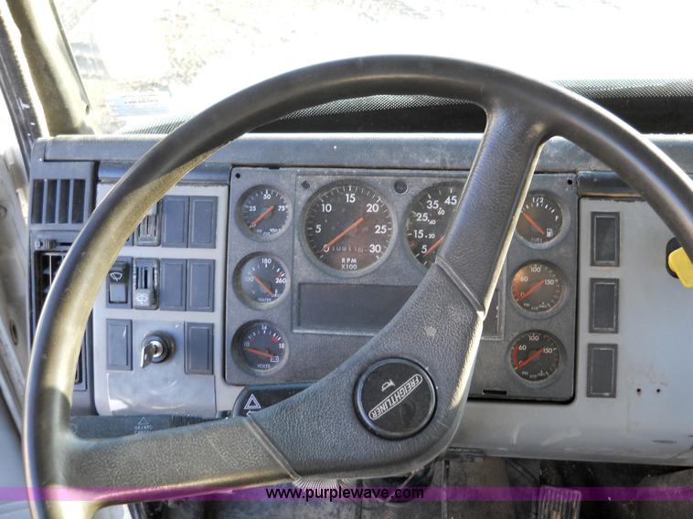 image for item 7815 1996 Freightliner FL70 semi truck