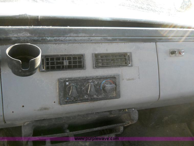 image for item 7815 1996 Freightliner FL70 semi truck