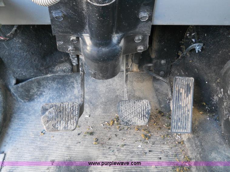 image for item 7815 1996 Freightliner FL70 semi truck