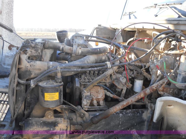 image for item 7815 1996 Freightliner FL70 semi truck